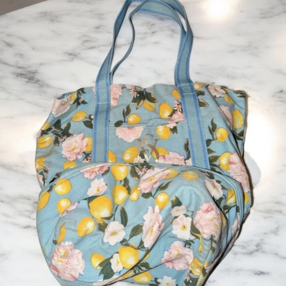 👑 HP 👑 Victoria's Secret Lemons Blue lemon floral print beach bag - Picture 1 of 3
